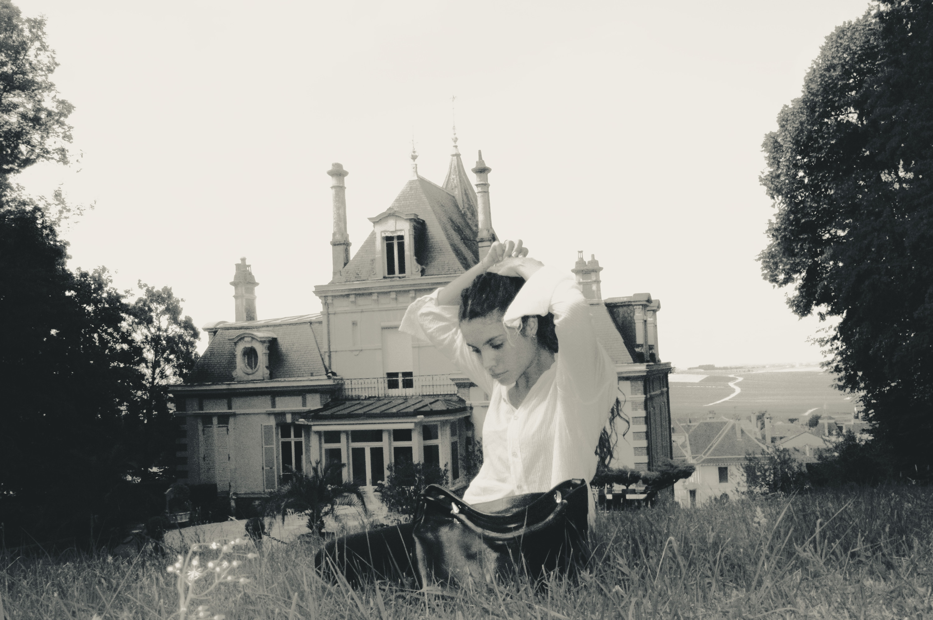 Camerone standing on the lawn in front of the residence, Reims