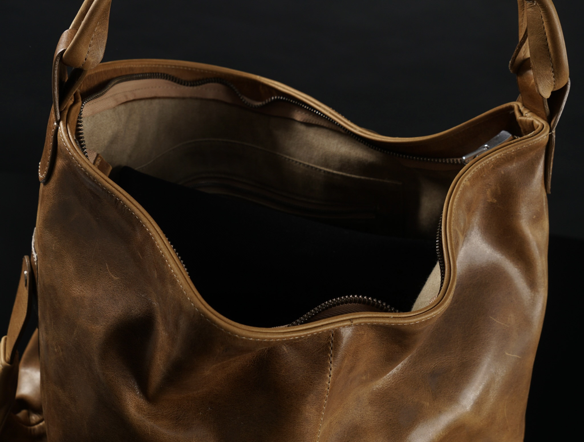 TANIN — open bag, zip and interior